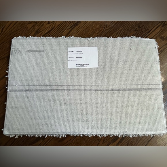 (7) 27.5inches x 17 inches Grey Shaggy Rug/Mat - Picture 4 of 5